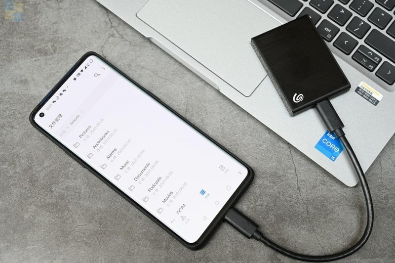 小巧便携数据后备箱，备份传文件好帮手，希捷小铭固态移动硬盘