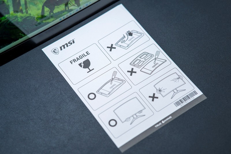 32英寸1000R曲屏显示器评测，微星月神323CQR玩游戏更有沉浸感