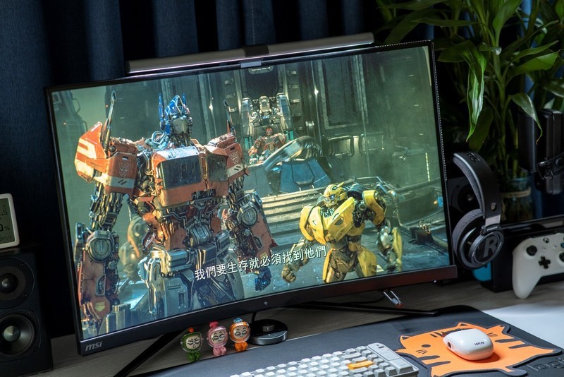 32英寸1000R曲屏显示器评测，微星月神323CQR玩游戏更有沉浸感