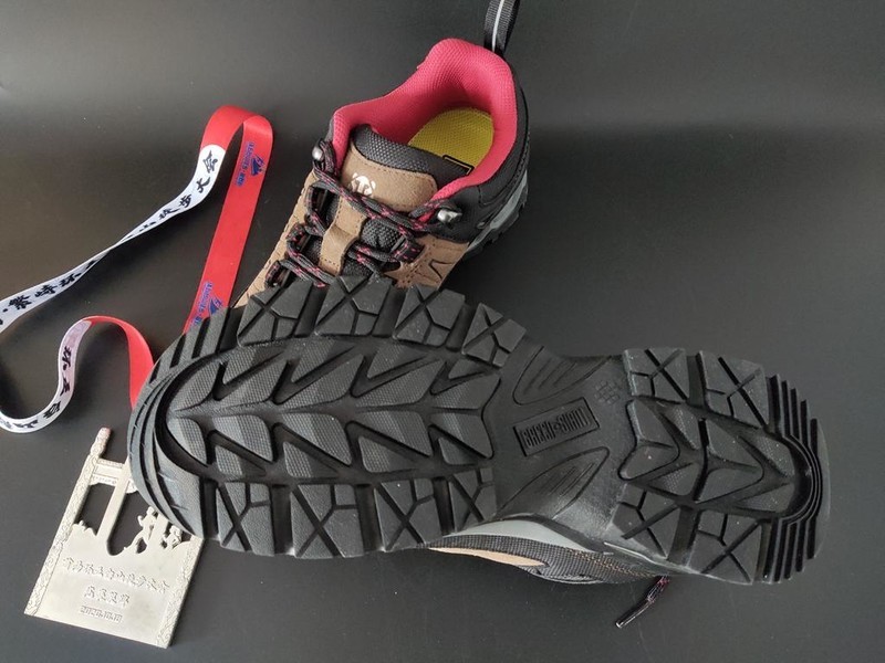 图途绿巨人登山鞋轻量有型 防滑耐磨如履平地