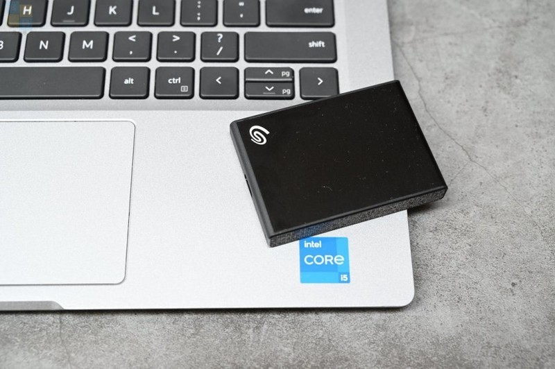 小巧便携数据后备箱，备份传文件好帮手，希捷小铭固态移动硬盘