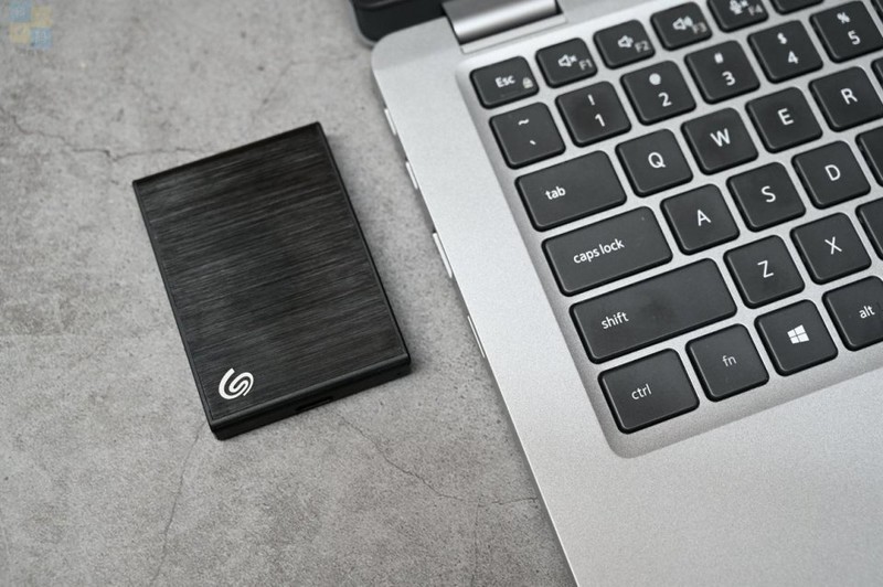 小巧便携数据后备箱，备份传文件好帮手，希捷小铭固态移动硬盘