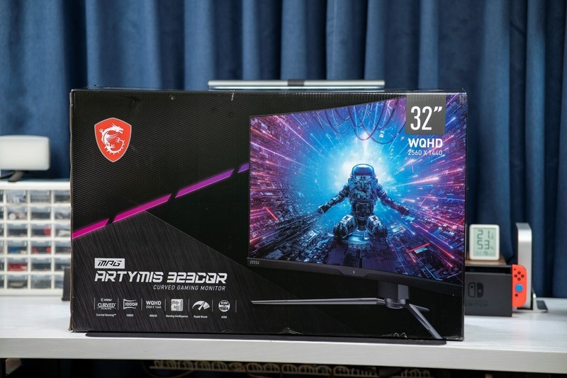 32英寸1000R曲屏显示器评测，微星月神323CQR玩游戏更有沉浸感