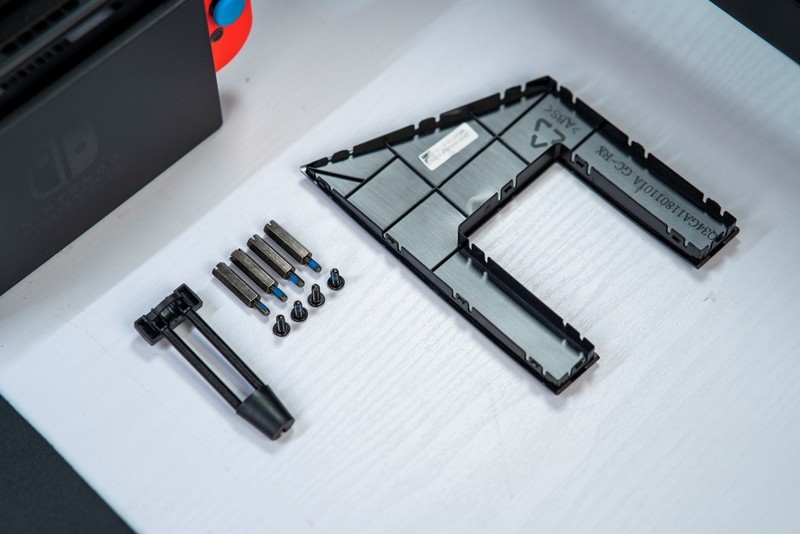 32英寸1000R曲屏显示器评测，微星月神323CQR玩游戏更有沉浸感