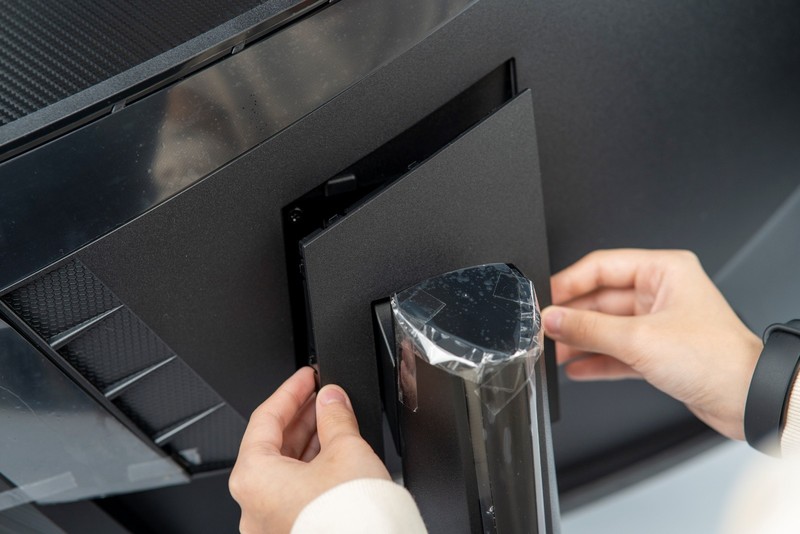 32英寸1000R曲屏显示器评测，微星月神323CQR玩游戏更有沉浸感