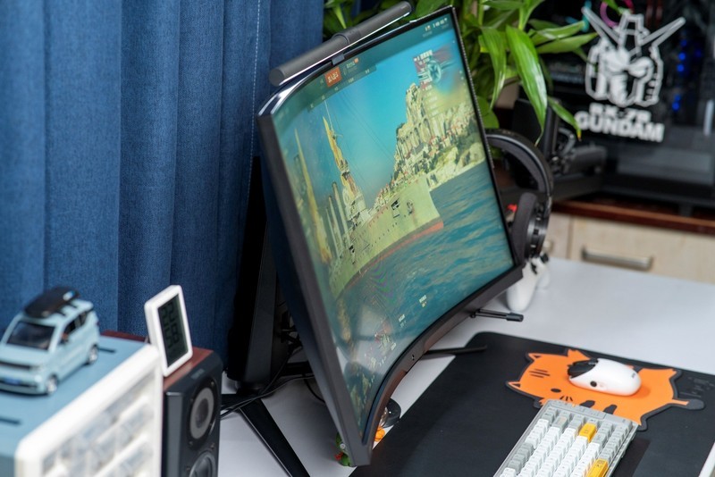 32英寸1000R曲屏显示器评测，微星月神323CQR玩游戏更有沉浸感