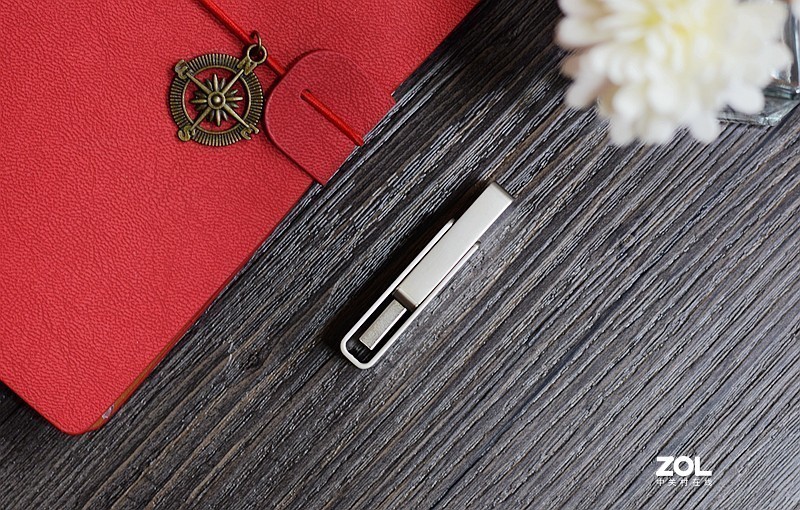 爱国者U盘植入中国芯小身材大容量高速率存储数据快到飞起