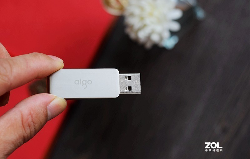 爱国者U盘植入中国芯小身材大容量高速率存储数据快到飞起