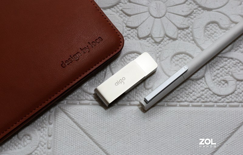 爱国者U盘植入中国芯小身材大容量高速率存储数据快到飞起