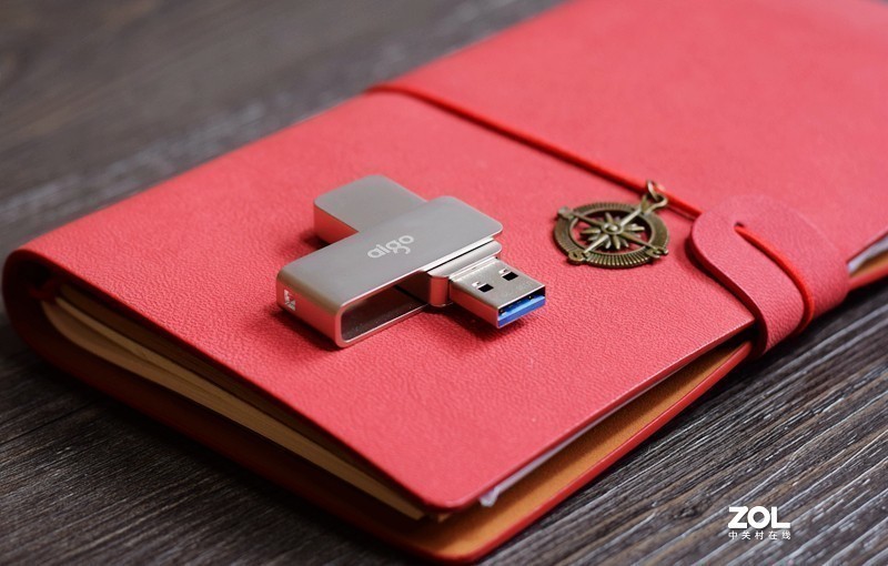 爱国者U盘植入中国芯小身材大容量高速率存储数据快到飞起