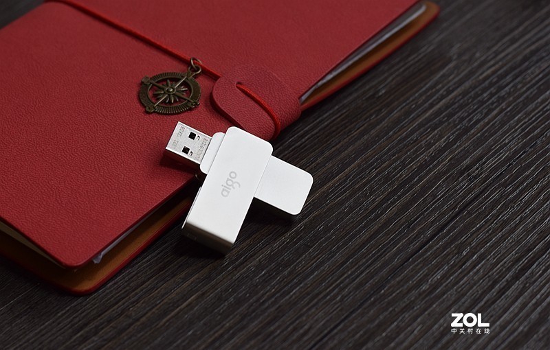 爱国者U盘植入中国芯小身材大容量高速率存储数据快到飞起