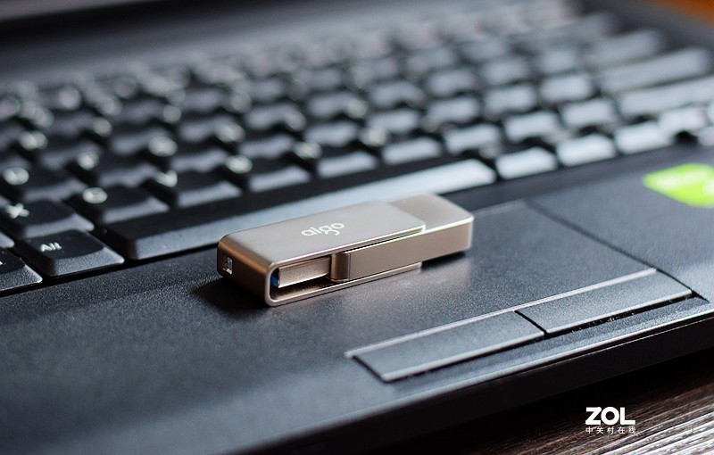 爱国者U盘植入中国芯小身材大容量高速率存储数据快到飞起