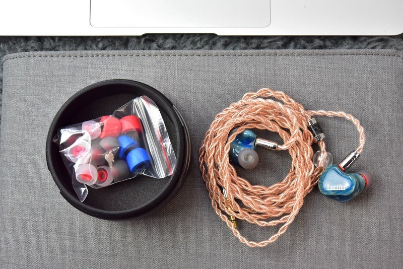 天魁路西法耳机评测：淡淡的箱子味让人回味