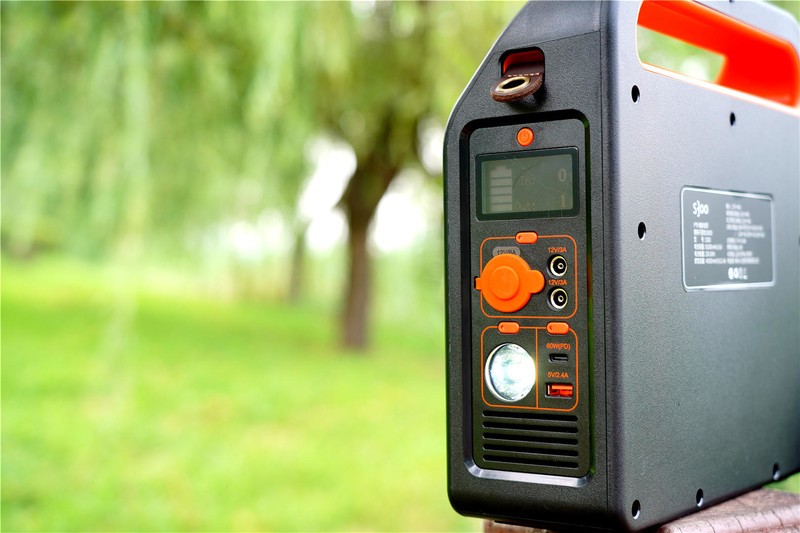 户外使用堪比市电，户外储能电源真的有这么强吗？-aigo户外储能电源S300分享