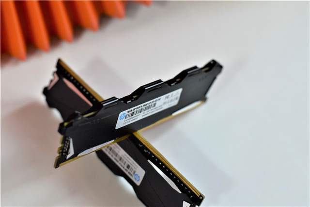 惠普V6内存上手体验：稳定超频4000MHz，炫酷散热马甲