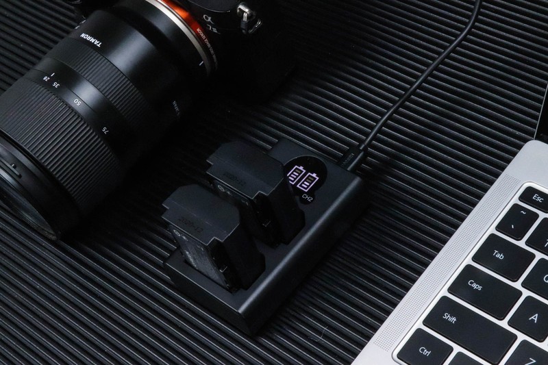 绿联NP-FZ100相机电池充电器套装：为索尼电量保驾护航