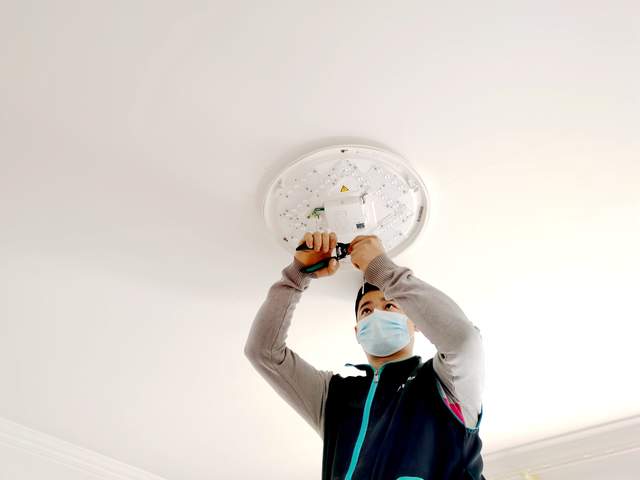 欧普吸顶灯，笃行致远，照亮前行的路