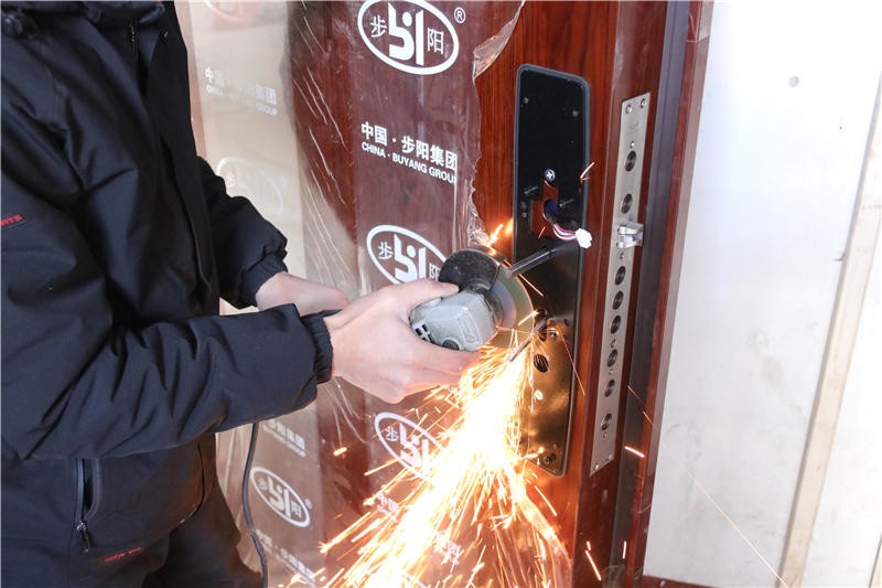 多重安全防护，人脸极速识别！华为智选德施曼智能门锁Pro体验