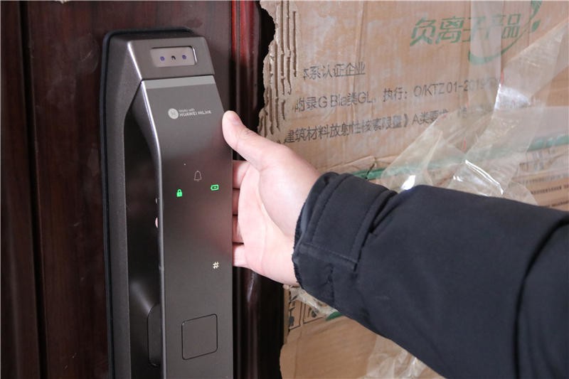 多重安全防护，人脸极速识别！华为智选德施曼智能门锁Pro体验