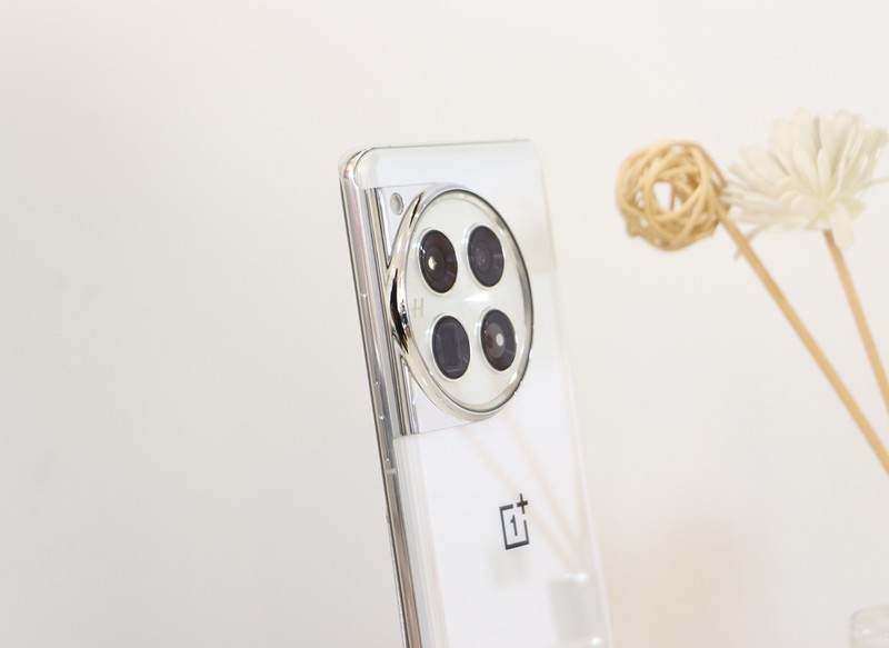 这才是我心中绝美手机，用了一个月，说说我对一加12外观设计想法