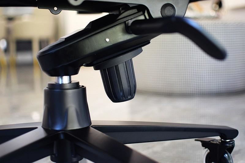 舒适又好看，性价比还高，BlacKlyte逐夜电竞椅让你娱乐养身两不误