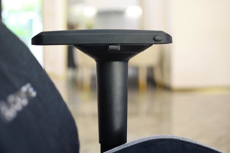 舒适又好看，性价比还高，BlacKlyte逐夜电竞椅让你娱乐养身两不误