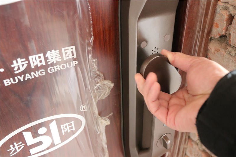 多重安全防护，人脸极速识别！华为智选德施曼智能门锁Pro体验