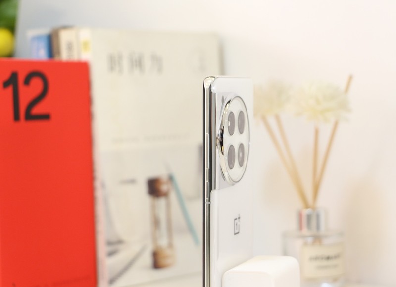 这才是我心中绝美手机，用了一个月，说说我对一加12外观设计想法