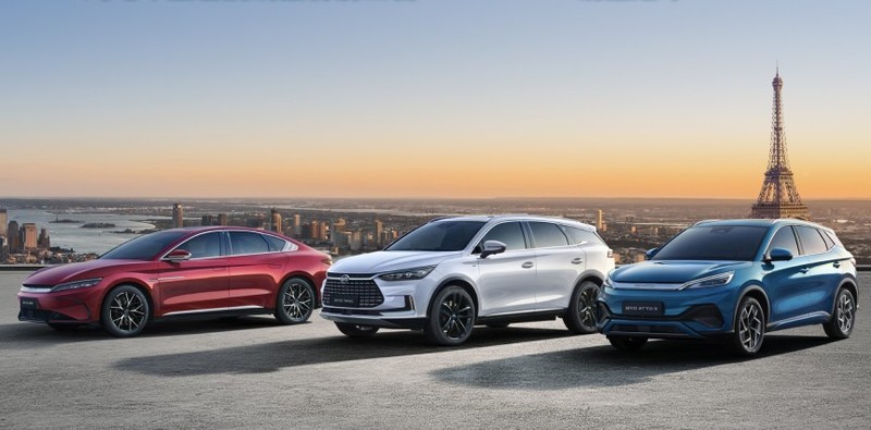 比亚迪集团董事王传福冒雨走访县乡市场，比亚迪真是与众不同