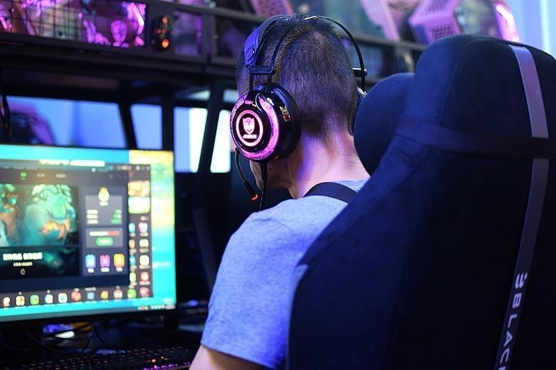 舒适又好看，性价比还高，BlacKlyte逐夜电竞椅让你娱乐养身两不误