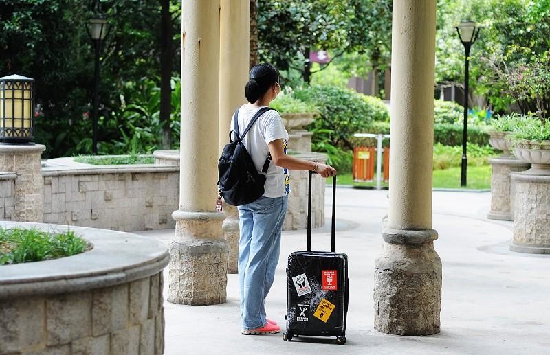 潮流中环保先行者：地平线8号地球狂想系列环保旅行箱