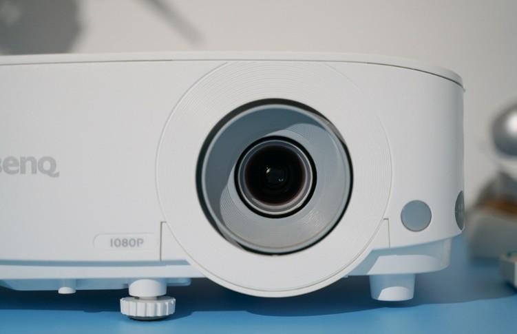 DLP商用投影仪明基MH560评测：高清画质与便捷性的完美结合