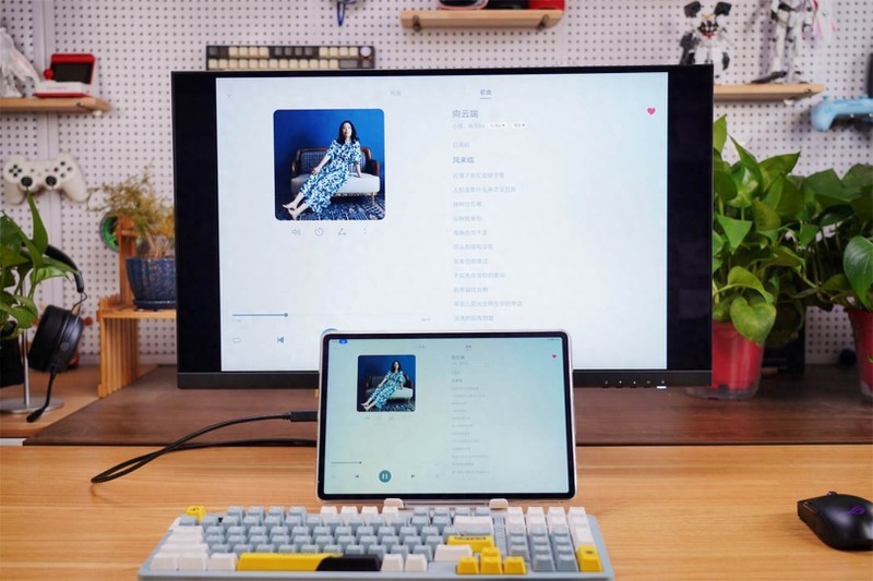 全新升级视网膜屏27C1U PRO，享受镜面苹果色，最佳“苹果伴侣”！