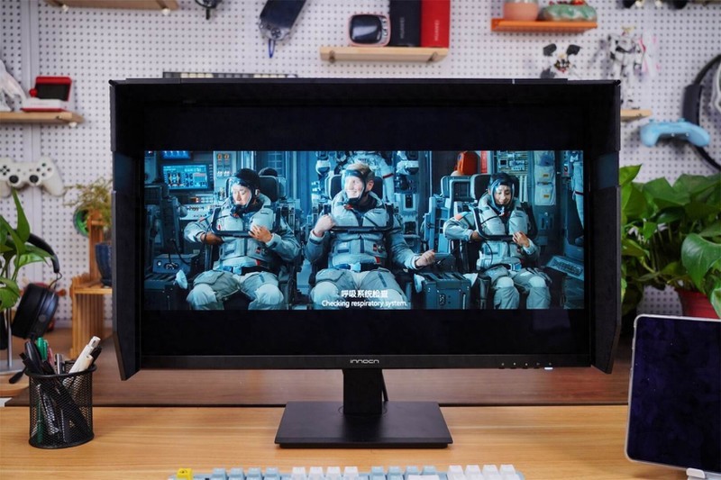 全新升级视网膜屏27C1U PRO，享受镜面苹果色，最佳“苹果伴侣”！