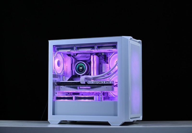 散热拉满的紧凑型白色主题装机：14600K+铭瑄Z790M+4070S+D5内存