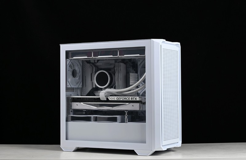 散热拉满的紧凑型白色主题装机：14600K+铭瑄Z790M+4070S+D5内存