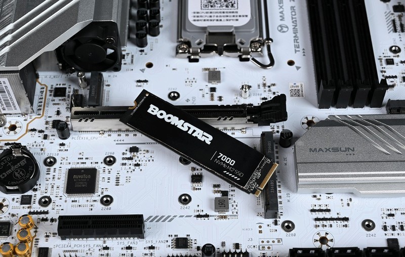 散热拉满的紧凑型白色主题装机：14600K+铭瑄Z790M+4070S+D5内存