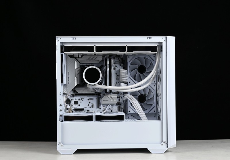 散热拉满的紧凑型白色主题装机：14600K+铭瑄Z790M+4070S+D5内存