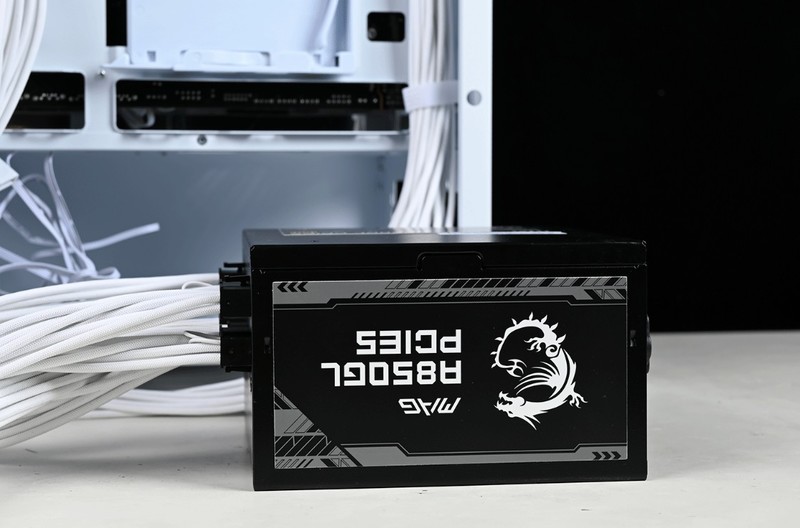 散热拉满的紧凑型白色主题装机：14600K+铭瑄Z790M+4070S+D5内存