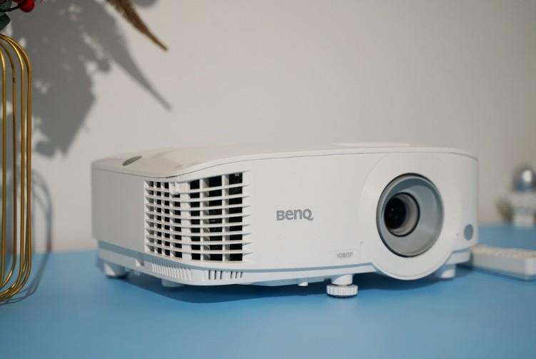 DLP商用投影仪明基MH560评测：高清画质与便捷性的完美结合