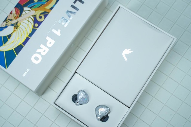 百元入门级HIFI耳机， 锦瑟香也 LIVE1 PRO征服了我女儿！