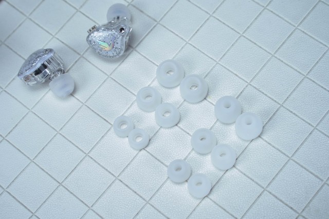 百元入门级HIFI耳机， 锦瑟香也 LIVE1 PRO征服了我女儿！