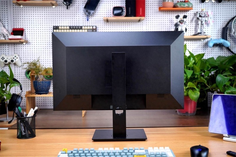 全新升级视网膜屏27C1U PRO，享受镜面苹果色，最佳“苹果伴侣”！