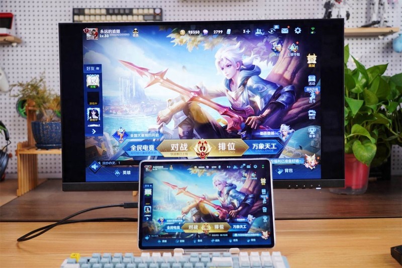 全新升级视网膜屏27C1U PRO，享受镜面苹果色，最佳“苹果伴侣”！