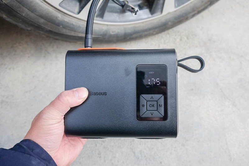 双气缸大动力，10s急速补气，倍思双缸无线充气宝体验