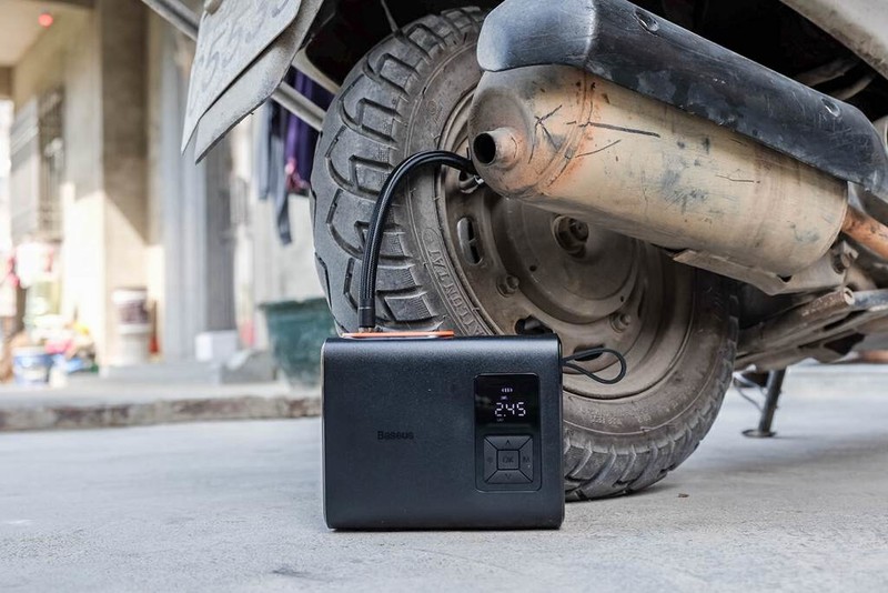 双气缸大动力，10s急速补气，倍思双缸无线充气宝体验