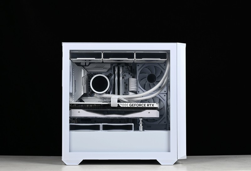 散热拉满的紧凑型白色主题装机：14600K+铭瑄Z790M+4070S+D5内存