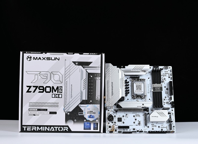 散热拉满的紧凑型白色主题装机：14600K+铭瑄Z790M+4070S+D5内存