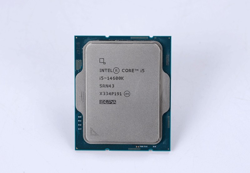 散热拉满的紧凑型白色主题装机：14600K+铭瑄Z790M+4070S+D5内存