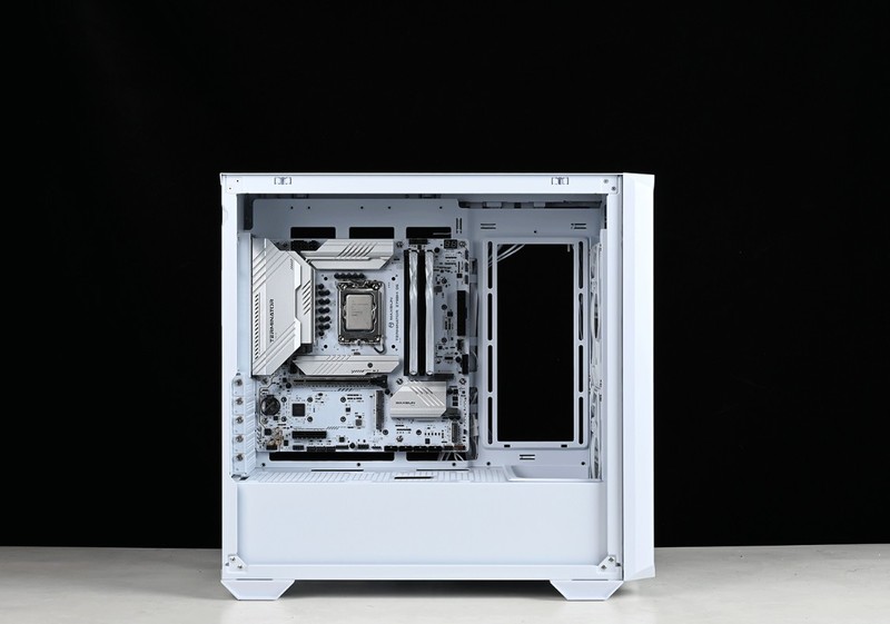 散热拉满的紧凑型白色主题装机：14600K+铭瑄Z790M+4070S+D5内存